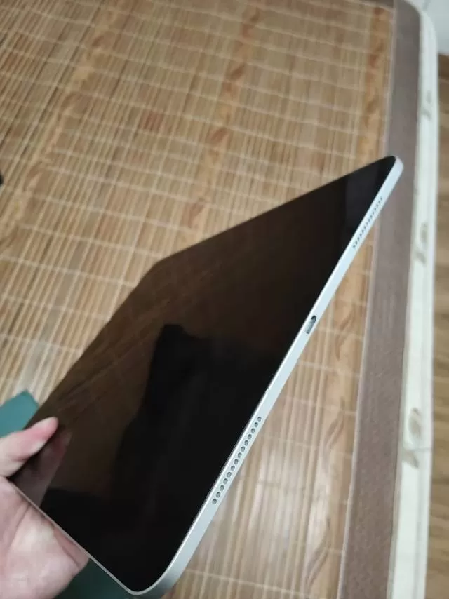 自用 ipad pro m4 13寸，256内存，wifi版，美版，无拆修，电池…图片2
