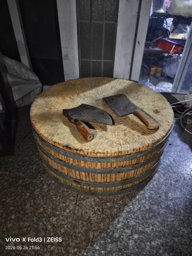 超大超厚砧板送两把斩骨刀图片3