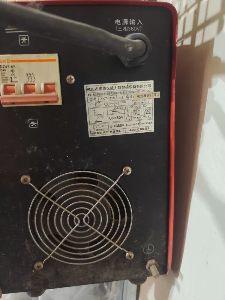 出两台400型电焊机！来自知名品牌TM！380V设计轻便且耐用图片3
