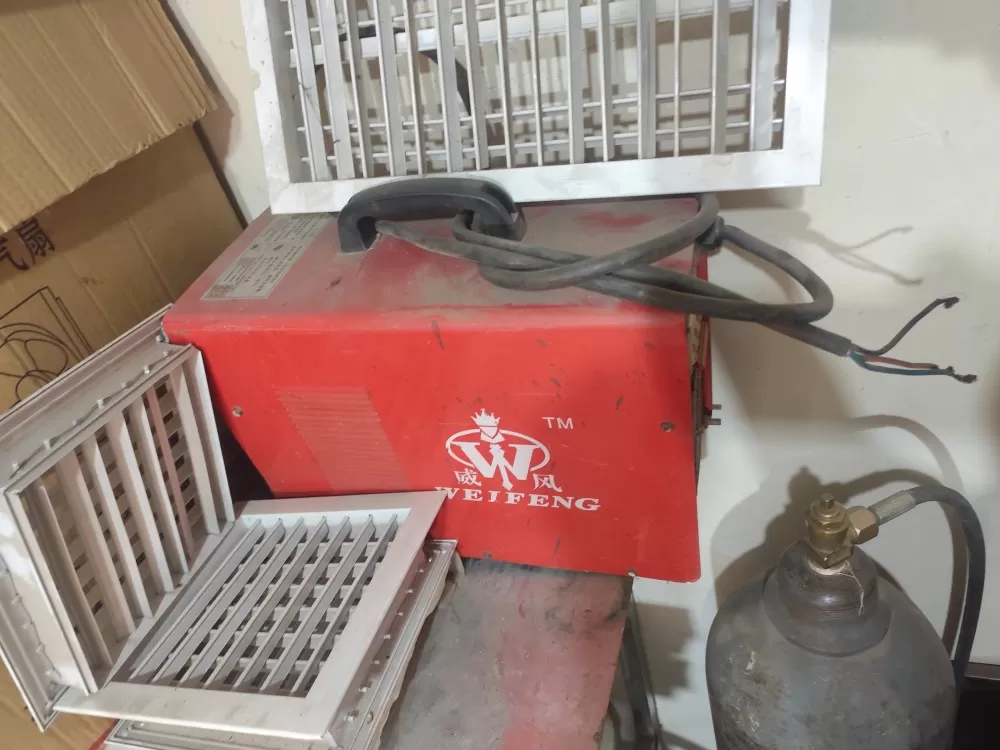 出两台400型电焊机！来自知名品牌TM！380V设计轻便且耐用图片4