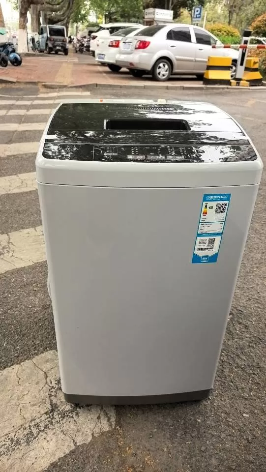 海尔大神童洗衣机8㎏，基本没大用，九新以上，出租房自用都很好，经济实惠。