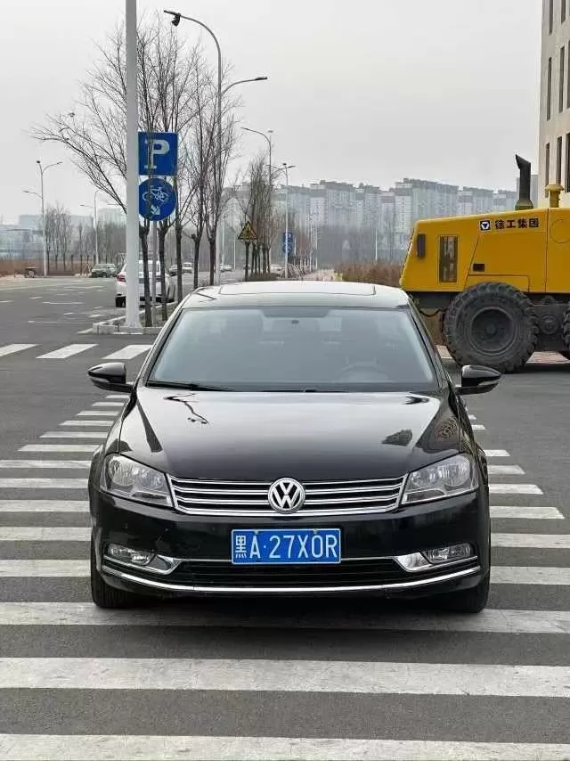 2015款大众迈腾1.8豪华型。电子手刹胎压监测，儿童座椅，中控锁，遥控钥匙带天…