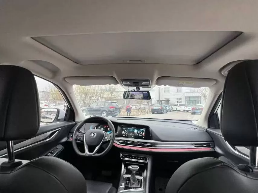 长安CS55 PLUS 2020款 1.5T 自动炫色型 国VI，国产车高端大气…图片4