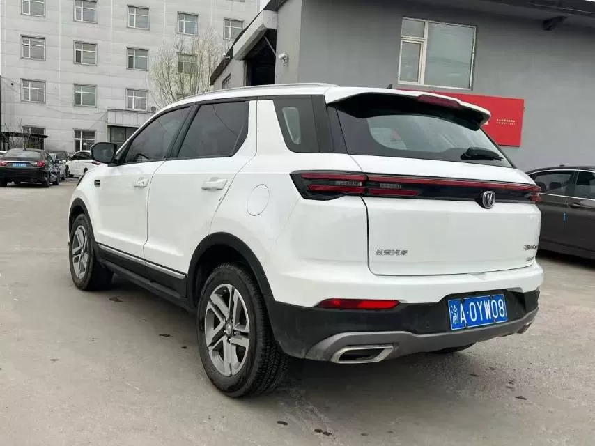 长安CS55 PLUS 2020款 1.5T 自动炫色型 国VI，国产车高端大气…图片6