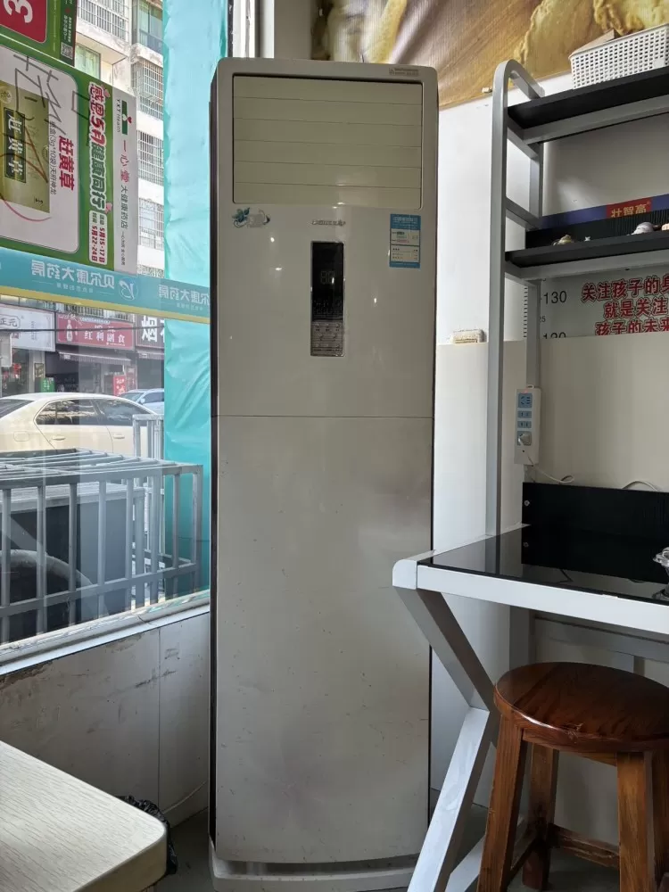 格力大3匹柜机空调，线下实体店购买的，安装好后就没动过，送外机保护框图片2