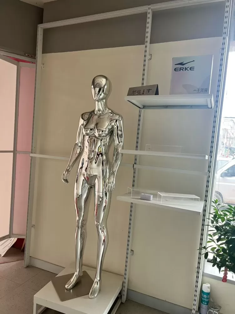 店面拆迁，店里剩男女各一个模特，电镀银色全身模特道具女服装店女装男装展示架橱窗男…图片2