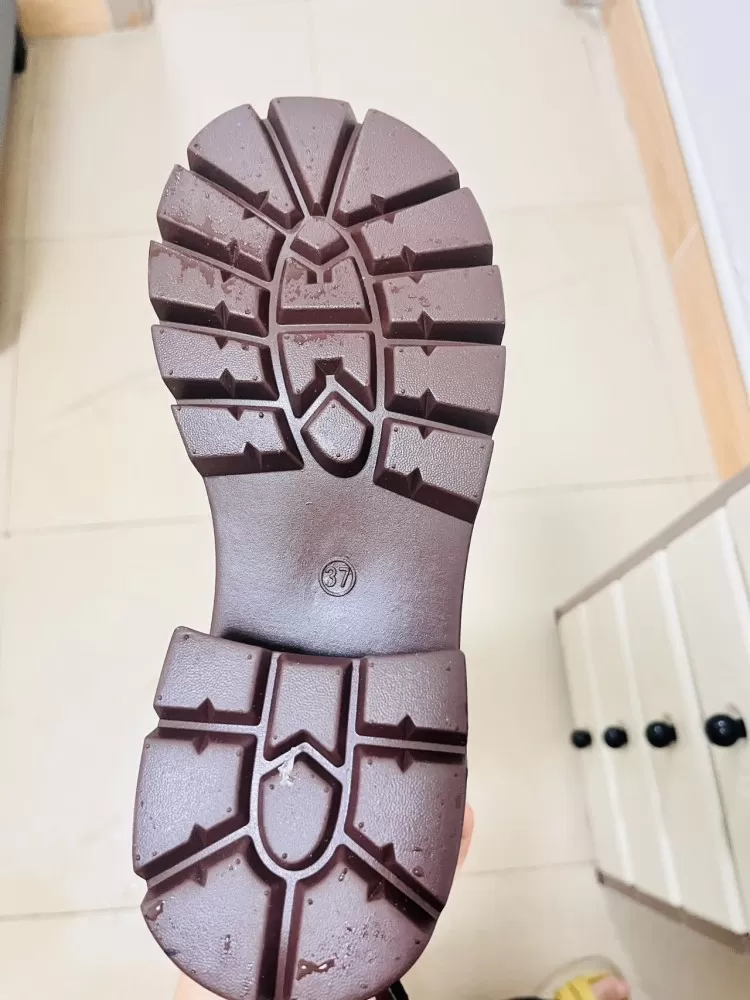 棕咖色 高筒靴 厚底款37码 适合脚小的姐妹皮质软 穿着舒服 走路稳成色还可以 …图片4