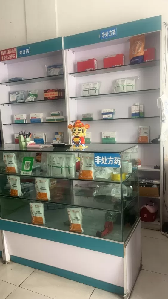 超市货架柜台4组，几乎全新300元每组