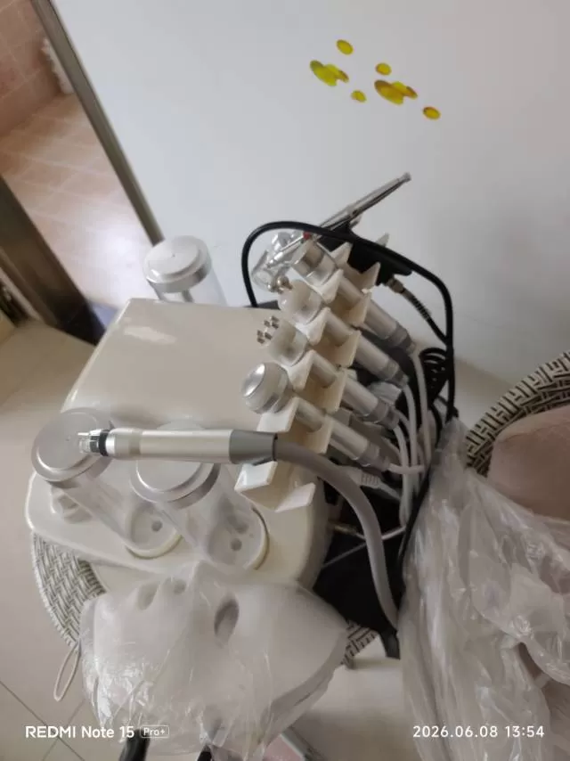 七头小气泡洁面清洁仪特价甩卖。
