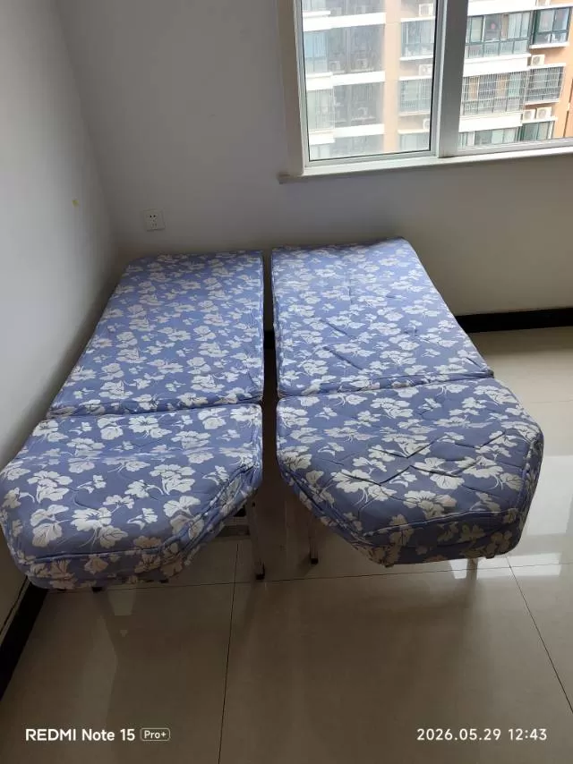 美容床两张，特价甩卖，20元一张。仅限自提
