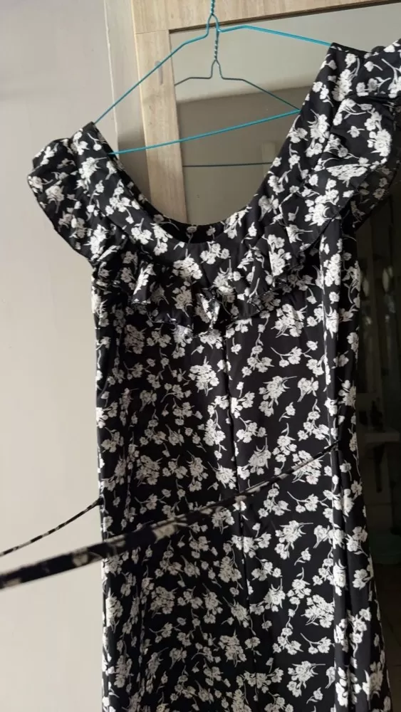 碎花裙就试穿过一次L码可以穿到115斤前u领后v领 腰部可调节