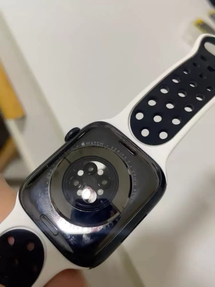 Apple Watch s7 45mm，电池健康80%，功能正常，表带干净，屏幕…图片2