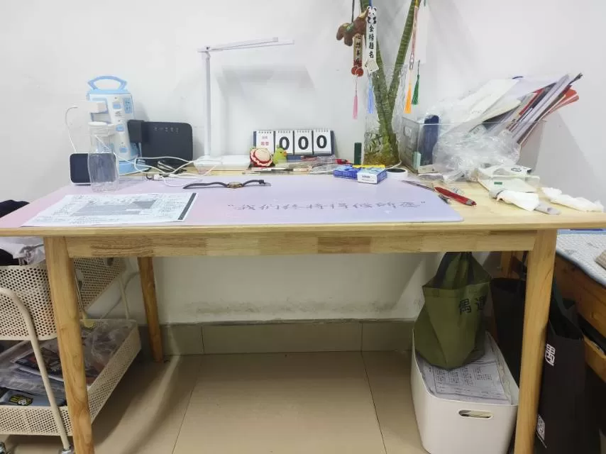 学习桌，床图片2