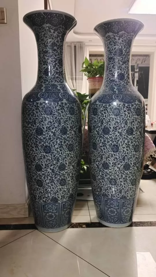闲置一对青花瓷落地大花瓶，缠枝莲花纹细腻雅致，器型高大稳重，摆放在客厅、玄关，装…