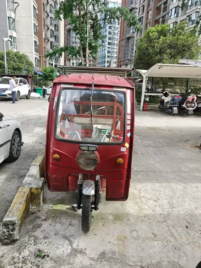 摆摊神器，电动烧烤车一辆出售，搭载60V32安超大动力电池两组，不锈钢全封闭车身…