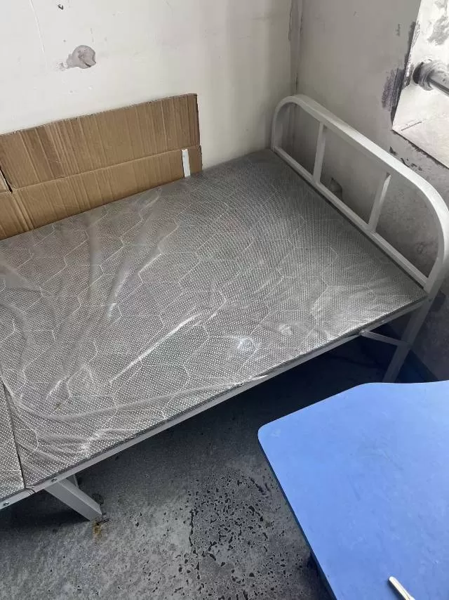 单人床80公分宽180公分长。买来一个月多少点    也没怎么用   放着浪费 …图片4