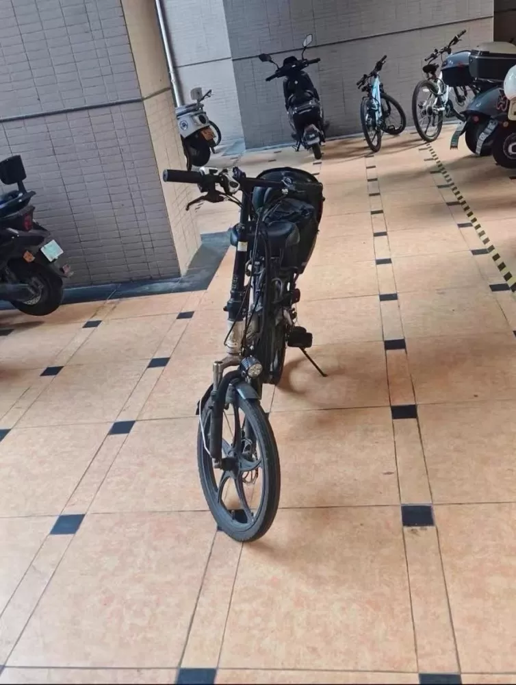 折叠电动车，配件全送，再送一个电池（两个电池），48V锂电池，动力正常，刹车灵敏…图片3