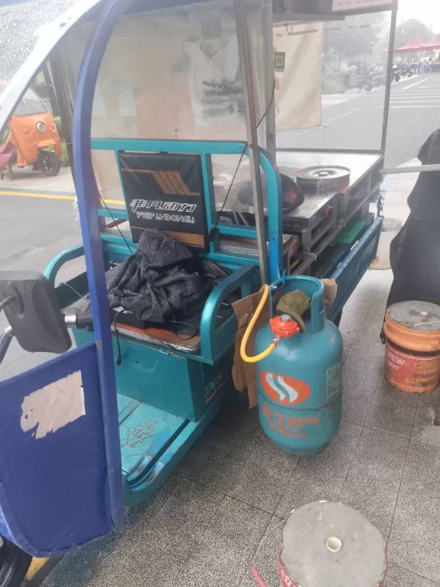 有想法就快，本人有事要回老家，60v新电瓶，三条新轮胎，买到就可以出摊了图片3