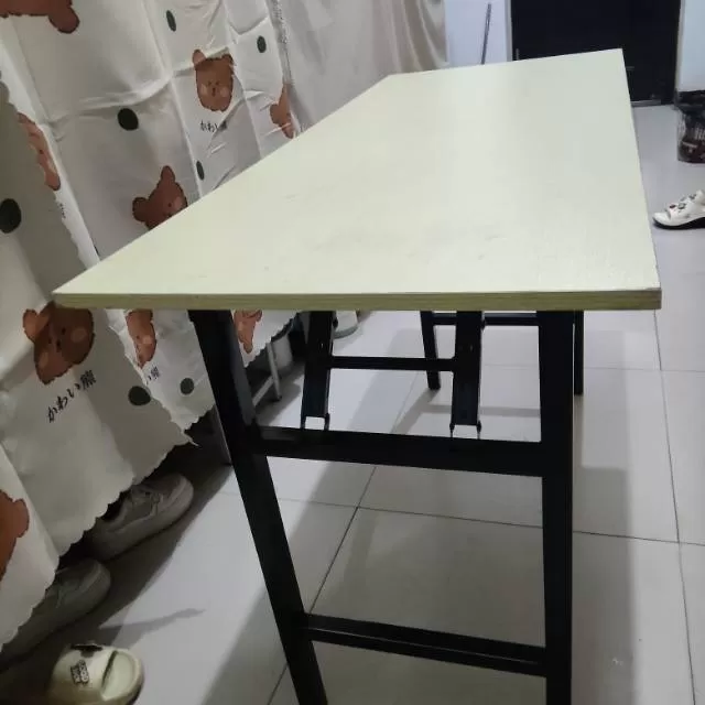 折叠桌，米白色桌面+黑色铁艺支架，结实耐用，桌面宽75cm，长120cm，高80…