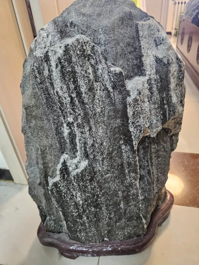泰山石，个人闲置，北京，个人泰山顶亲自取的，天然原石，没修饰，形态大气，石头很硬…图片3