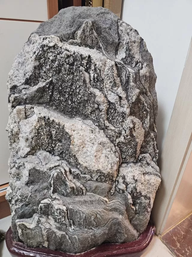 泰山石，个人闲置，北京，个人泰山顶亲自取的，天然原石，没修饰，形态大气，石头很硬…图片2