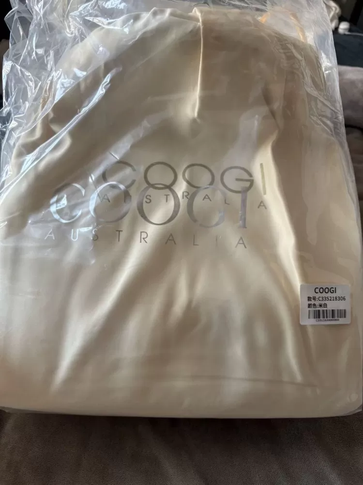 COOGI 米白色经典老花通勤包包  全新 礼盒布袋图片3