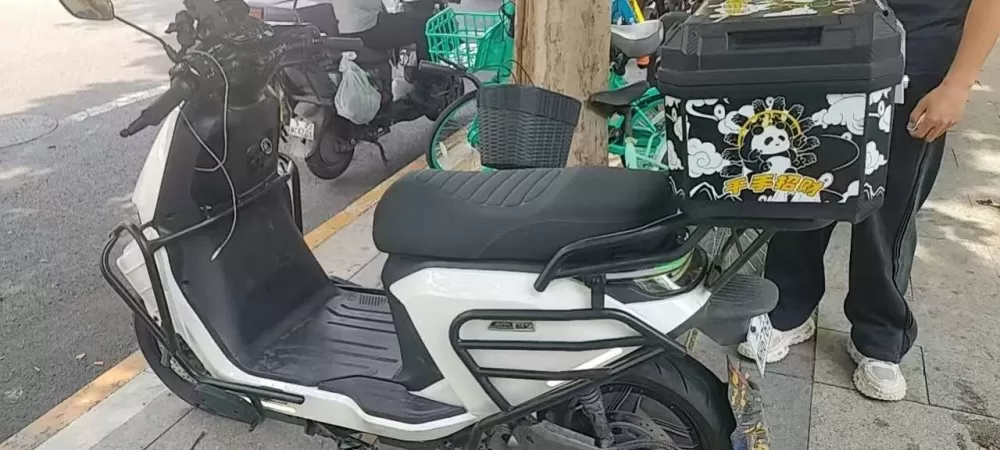 大9电动车，本人是拿来送外卖的，骑了4000多公里买下不到两月，我需要的联系有氛…图片2