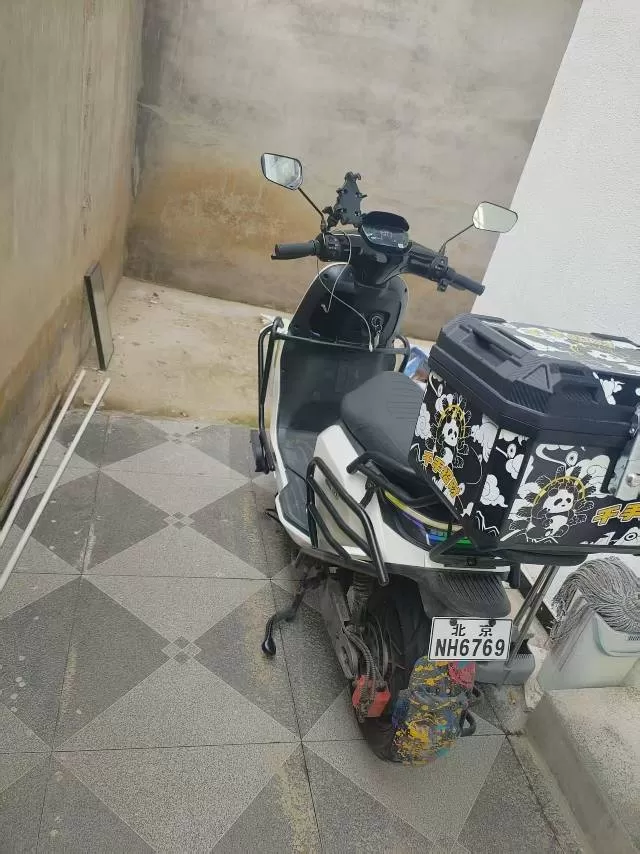 大9电动车，本人是拿来送外卖的，骑了4000多公里买下不到两月，我需要的联系有氛…