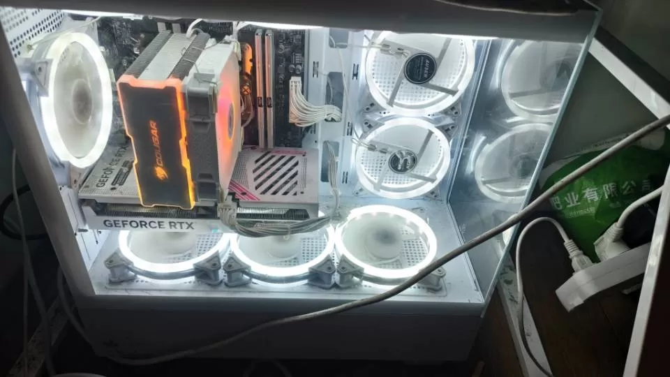 自用高端游戏主机，鲁大师跑分149.8万，配置：i5-12600KF+RTX40…