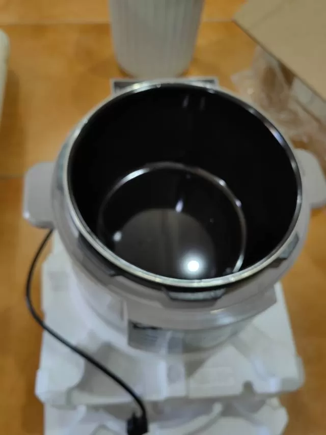 昨天线下购入美的电压力锅，仅拆开试了一次煮饭，完全无磕碰无瑕疵，原装包装盒、量杯…