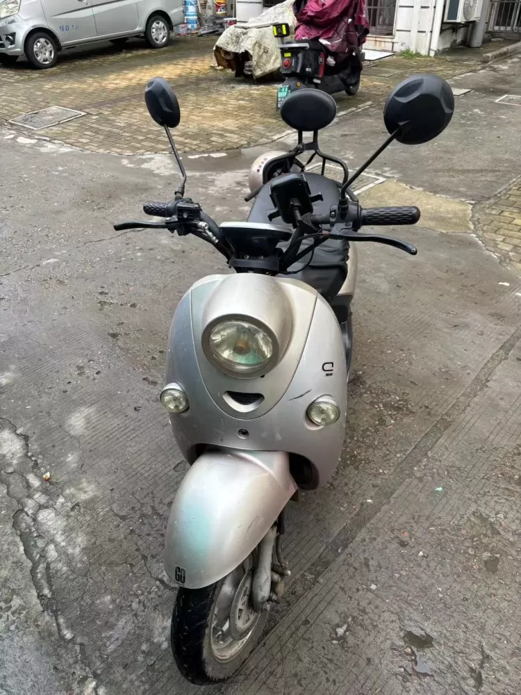 骑了有三年的一个电动车，续航40公里。联系方式 15738295846