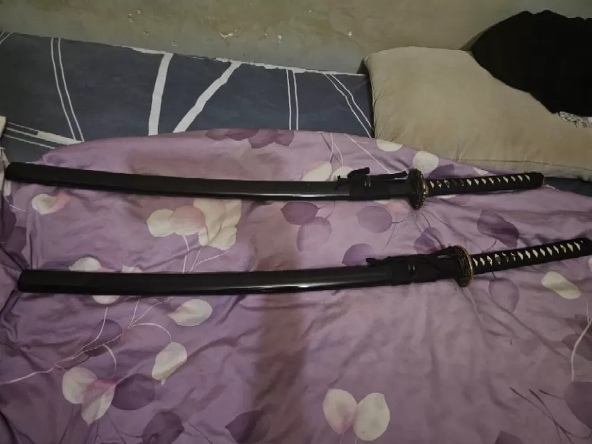 观赏武士刀2把    未开刃。要的联系我