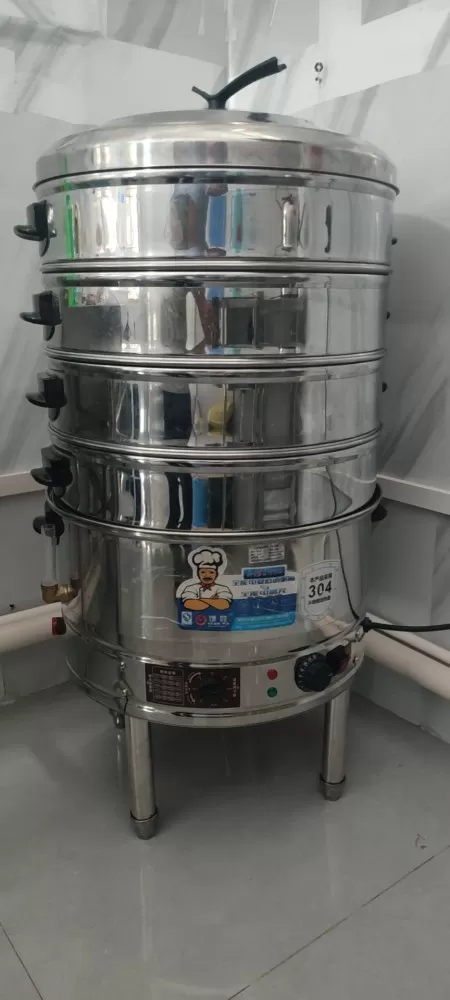 馒头卖不动小铺子转行了，锅平价出，找个更需要他的主人?一笼能蒸大个馒头大约20个…