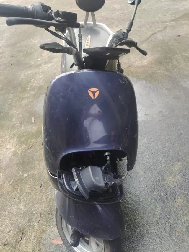 出一辆雅迪电动车去年十一月份一千八买的。前段时间被撞坏了前盖。因本人要换地方，不…图片2