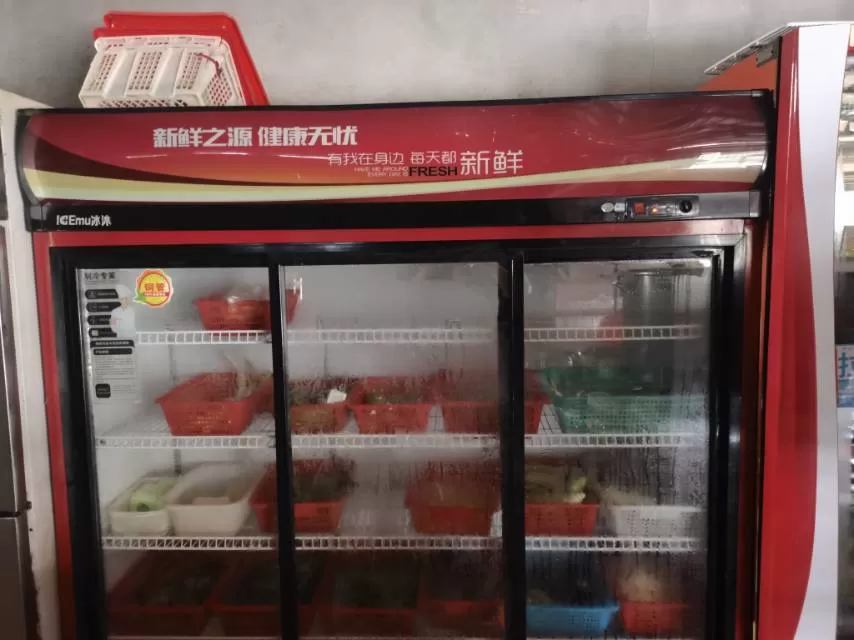 三推门保鲜柜，酒店展示柜，青菜，酒水饮料都可以，温度稳定，可调制3-12度，根据…图片2