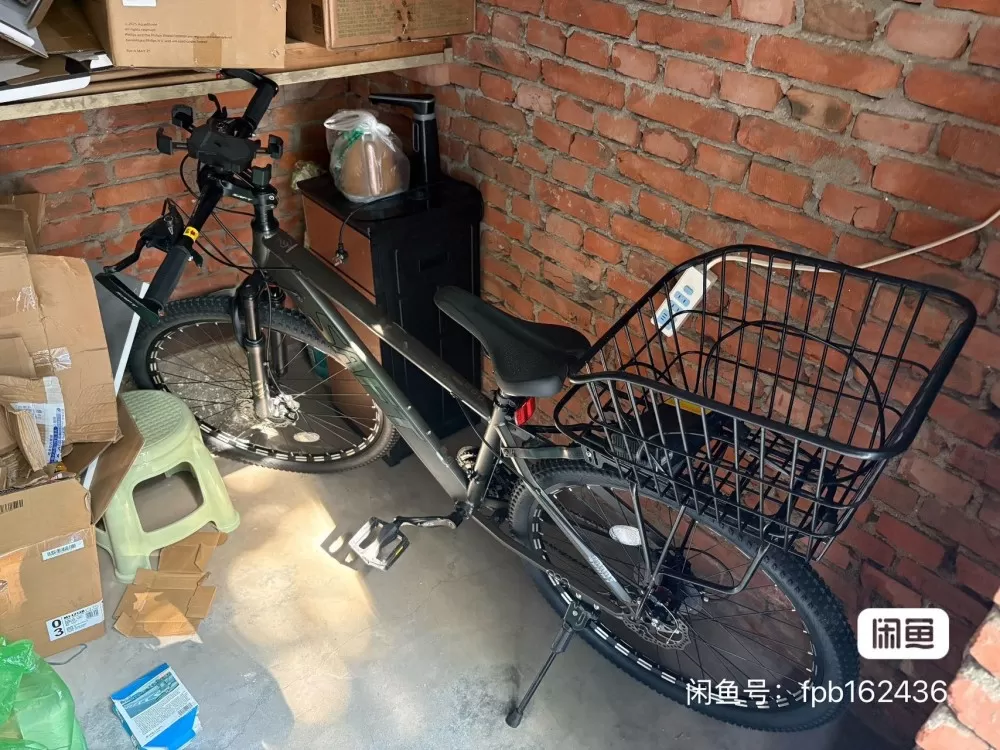 上星期别人送的才组装的26寸山地车 本来孩子骑的 太大骑不了不安全闲置了  配件…
