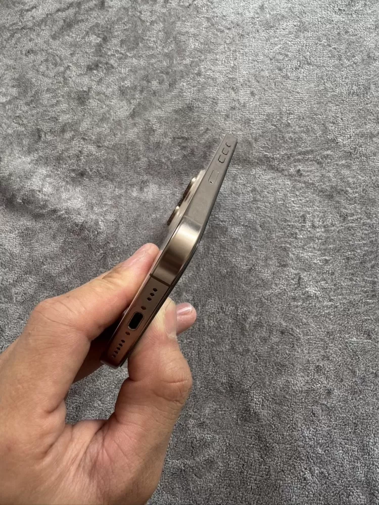 出iPhone 16 Pro128g 国行成色几乎全新 外观很新没啥痕迹全原装无…图片4
