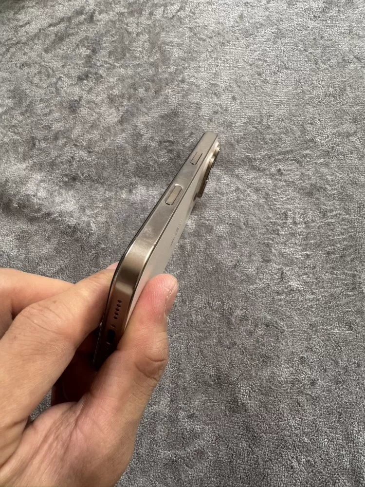 出iPhone 16 Pro128g 国行成色几乎全新 外观很新没啥痕迹全原装无…图片6