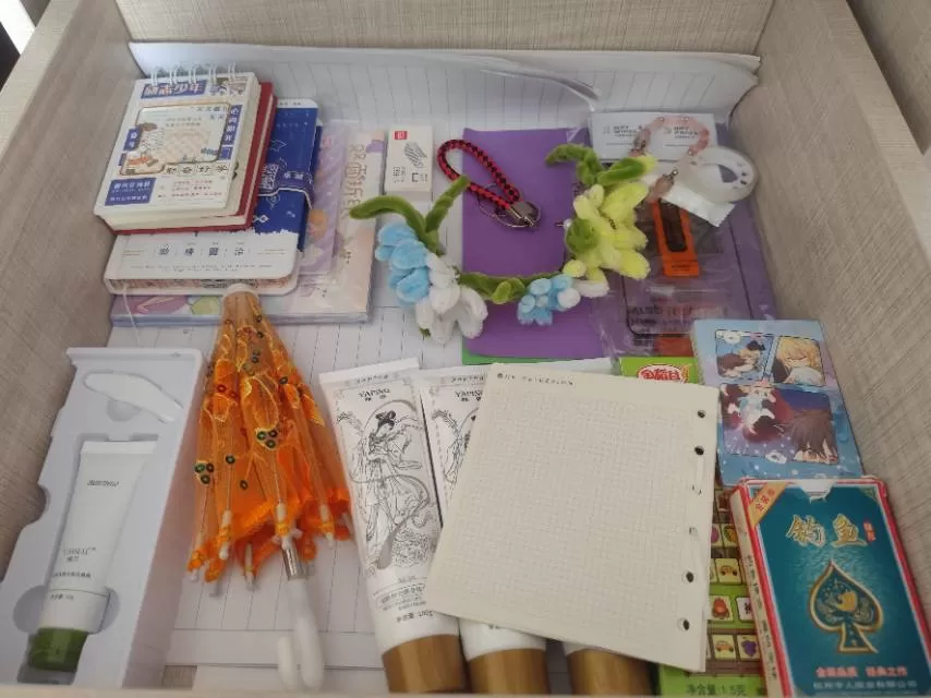 全套少女心手账文具+两个卡通斜挎包打包低价出！海量贴纸胶带、活页本、扭扭棒发箍、…图片3
