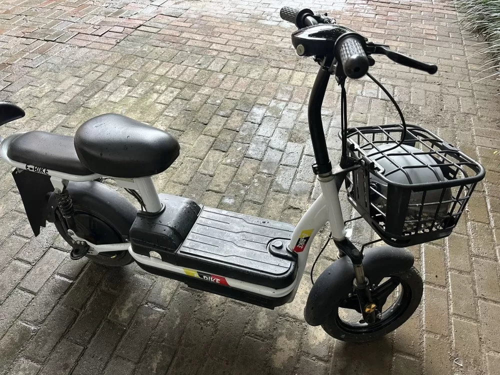 奥豆电瓶车，电瓶今年五月刚换的电池还在保，外观没有磕碰，平时上下班骑，能跑30公…图片4