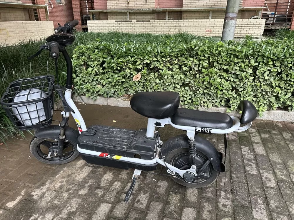 奥豆电瓶车，电瓶今年五月刚换的电池还在保，外观没有磕碰，平时上下班骑，能跑30公…图片2