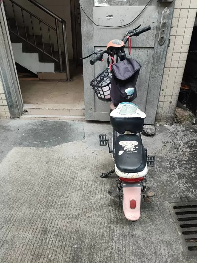 辞职了，电驴低价出售，充电器雨淋坏了，可以去配一个，新的或者二手都行
