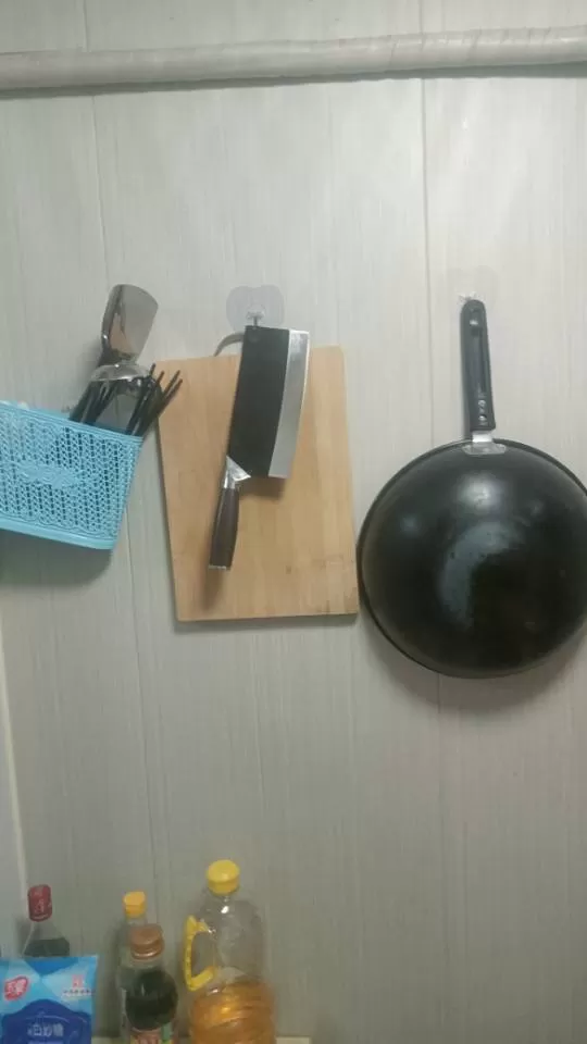 厨具用品，锅碗瓢盆电磁炉，七八成新，外加桌子凳子一起打包，有需要的可以联系。价格…图片2