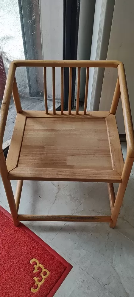 宋代美学松木办公家具一套，做工精细，结实耐用。一把太师椅➕四把椅子，冬天还有坐垫…