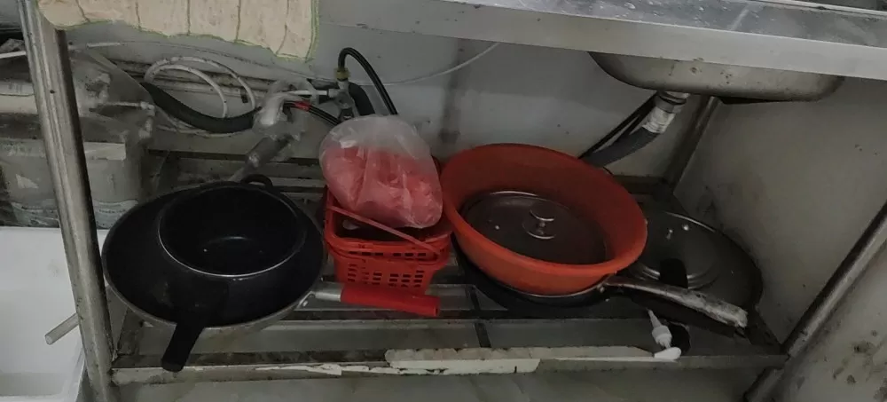 厨房不锈钢台面操作台，适合小店铺或者会所使用，规格180*80*90、买操作台送…图片3