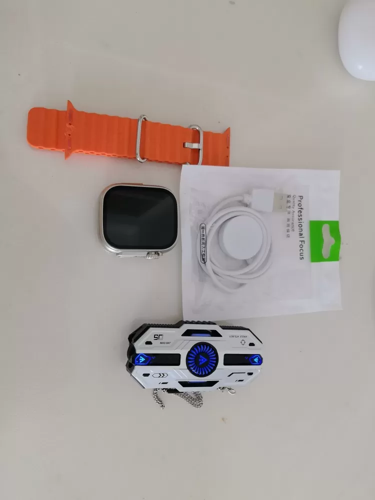 手表不是正品，但是功能几乎都有 可以拿来玩玩  运动手表的功能几乎都有  送一个…