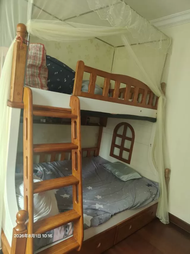 原价4000实木上下铺高低床，船舱造型，带蚊帐和楼梯，空间大，结实耐用，适合家里…图片2