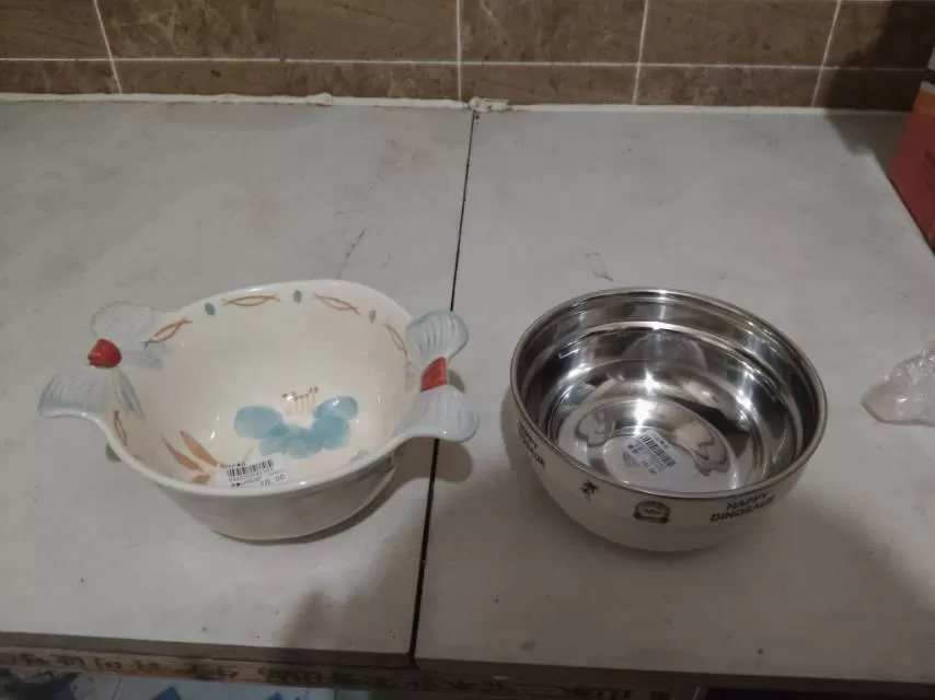 锅超市买的，打开试了一下电，还有一个勺子带挂钩，2个碗，勺子碗都是新买没用过，因…图片3