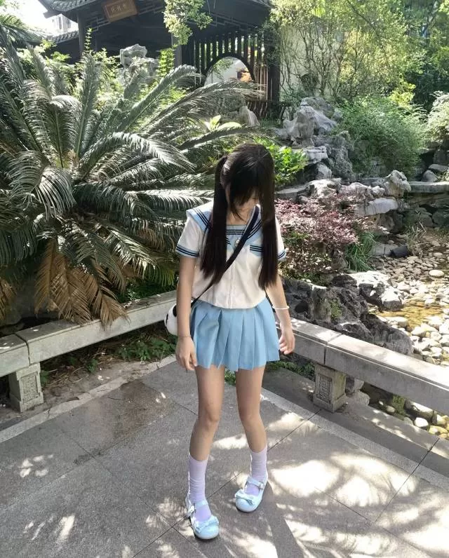 都只穿过一俩次，且都清洗过了，有意者可联系图片3