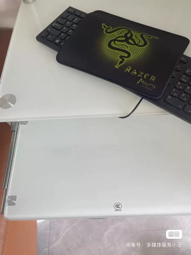 钢化玻璃可移动电脑桌，长宽50，高121。邮寄不了，自提